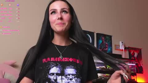 Snapshot of yaraliebe chatting on April 2026 10:53:02 AM Yara online show from April 2026 10:53:02 AM