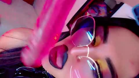 Snapshot of yarethrousss chatting on November 2025 06:26:02 AM yarethrousss online show from November 2025 06:26:02 AM