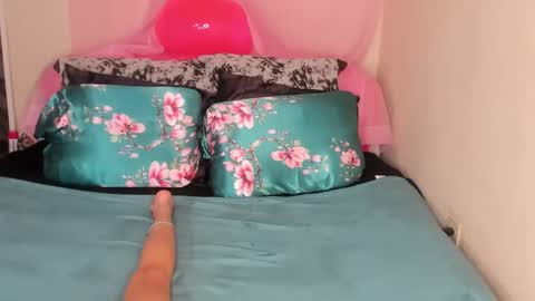 Snapshot of yasminayazzie chatting on January 2025 02:27:01 AM Yasmina online show from January 2025 02:27:01 AM