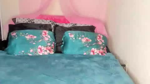 Snapshot of yasminayazzie chatting on February 2025 04:34:01 AM Yasmina online show from February 2025 04:34:01 AM