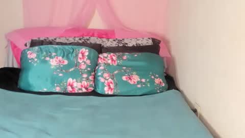 Snapshot of yasminayazzie chatting on February 2025 03:33:02 AM Yasmina online show from February 2025 03:33:02 AM