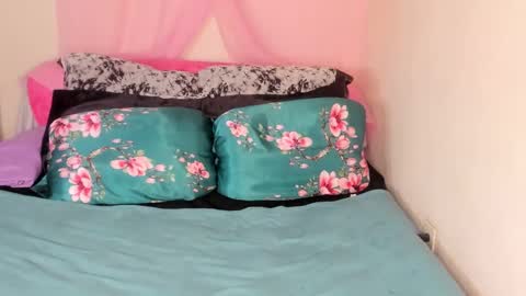 Snapshot of yasminayazzie chatting on February 2025 06:15:02 PM Yasmina online show from February 2025 06:15:02 PM