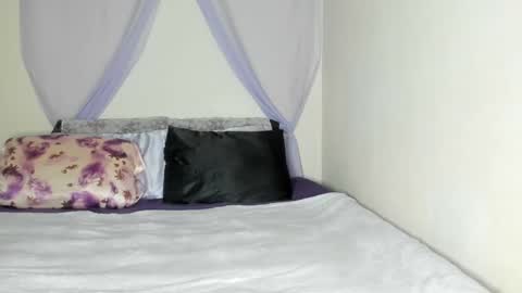 Snapshot of yasminayazzie chatting on September 2025 04:54:01 PM Yasmina online show from September 2025 04:54:01 PM