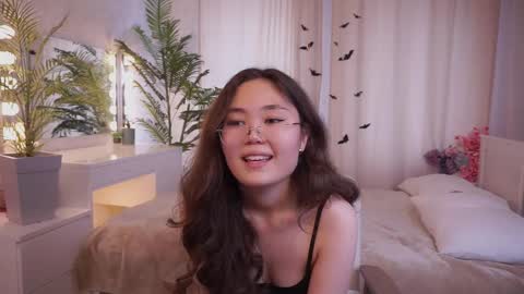 Snapshot of yasminekeats chatting on October 2025 07:09:02 AM Nerida online show from October 2025 07:09:02 AM