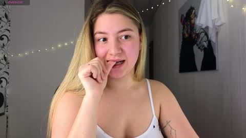 Snapshot of yasyaaa chatting on January 2025 10:13:02 PM Yasyaa  online show from January 2025 10:13:02 PM