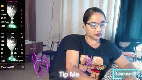 yaya____ online show from February 2026 08:49:02 PM