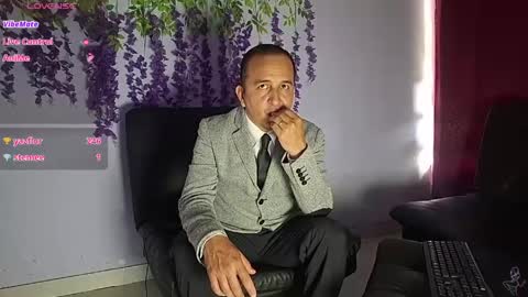 Snapshot of yazflor chatting on June 2026 03:51:02 PM Hazzan y Greisy online show from June 2026 03:51:02 PM