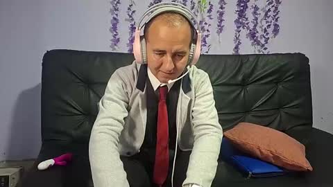 Snapshot of yazfore chatting on November 2025 02:49:02 PM Hazzan online show from November 2025 02:49:02 PM