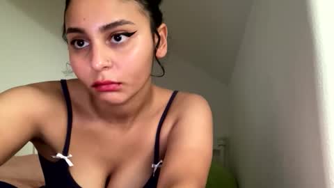 yazzydeleon online show from November 2025 08:36:02 AM