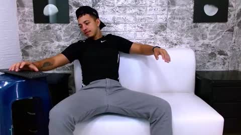 Yeison online show from November 2025 10:39:02 AM