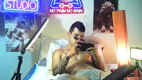 yeisoncastellanos1999 online show from October 2025 01:26:01 AM