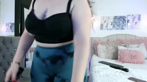 yellow_lily online show from February 2025 05:01:01 PM