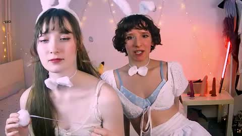 Snapshot of yellow_songbird chatting on April 2026 05:51:01 PM Liya online show from April 2026 05:51:01 PM