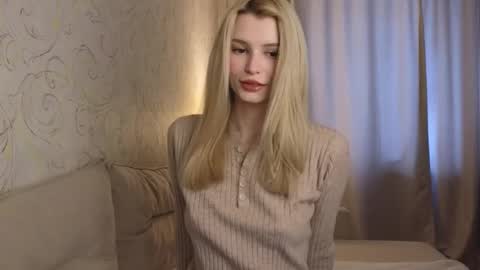 Snapshot of yennaone chatting on February 2026 05:34:02 AM Yenna online show from February 2026 05:34:02 AM