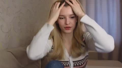 Snapshot of yennaone chatting on February 2026 05:06:02 AM Yenna online show from February 2026 05:06:02 AM