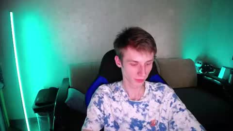 Snapshot of yes_cute_boy_ chatting on June 2026 11:42:01 AM Eden online show from June 2026 11:42:01 AM