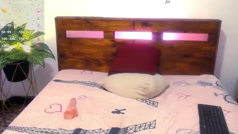 Yeseniaa25  online show from April 2026 01:41:01 PM