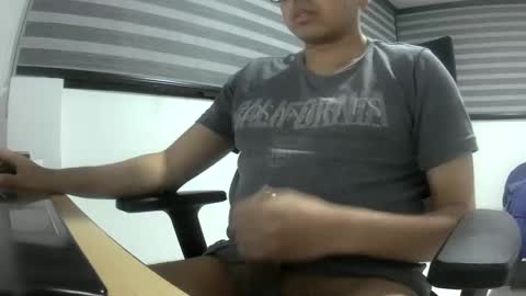 yesidxxx123_ online show from June 2026 04:49:01 AM