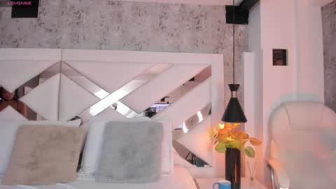 Yessica online show from February 2025 12:33:01 PM