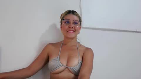 Snapshot of yessica_palmer chatting on January 2025 10:19:01 PM   online show from January 2025 10:19:01 PM