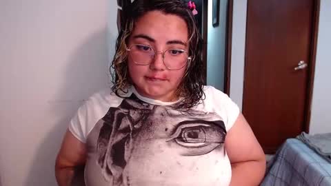 hii i am yini online show from February 2026 04:42:01 AM