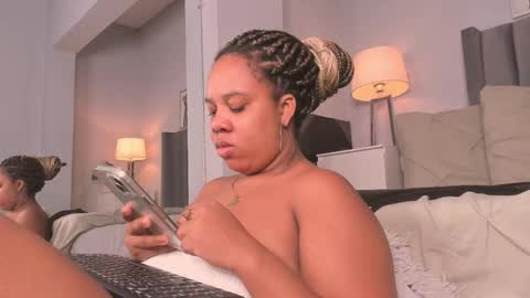 Snapshot of yiseth_02 chatting on September 2025 02:01:01 AM roxie reyes online show from September 2025 02:01:01 AM