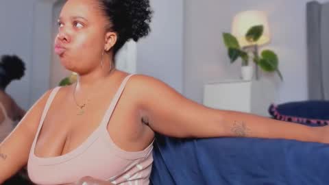 Snapshot of yiseth_02 chatting on October 2025 02:50:02 AM roxie reyes online show from October 2025 02:50:02 AM