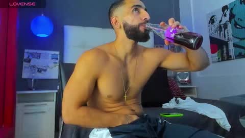 Yiyo online show from November 2025 04:26:02 AM