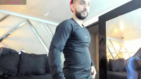 Snapshot of yiyo10_ chatting on April 2026 03:35:02 AM Yiyo online show from April 2026 03:35:02 AM