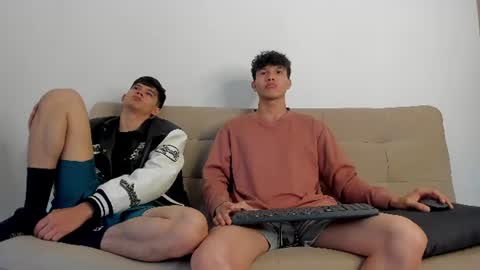 yizus_bonz online show from June 2026 04:07:01 PM