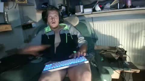 ynghotgerman92 online show from October 2025 07:59:01 PM