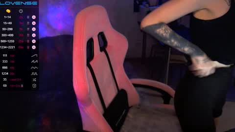     online show from February 2025 08:58:02 PM