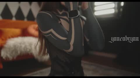 Snapshot of ynnenbrynn chatting on February 2026 06:06:01 AM ynnenbrynn online show from February 2026 06:06:01 AM