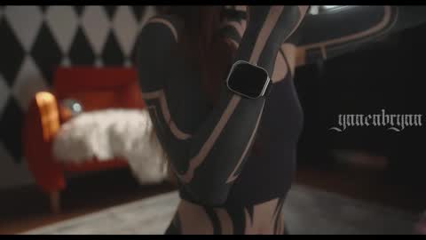 Snapshot of ynnenbrynn chatting on February 2026 06:42:02 AM ynnenbrynn online show from February 2026 06:42:02 AM