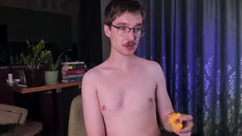 Snapshot of yoga_pizza_420 chatting on August 2026 09:39:02 PM Max online show from August 2026 09:39:02 PM