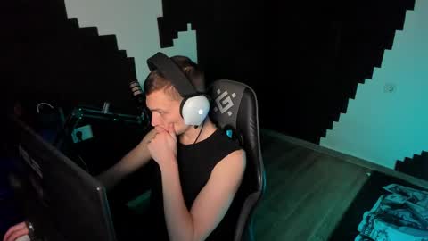 Snapshot of yoi_aji chatting on April 2026 07:18:02 PM You can ask my name in pm online show from April 2026 07:18:02 PM