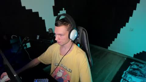 Snapshot of yoi_aji chatting on April 2026 07:18:01 PM You can ask my name in pm online show from April 2026 07:18:01 PM