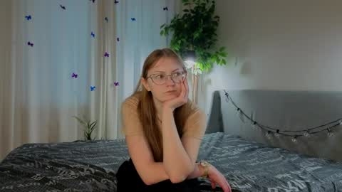 Snapshot of yolandovirrueta chatting on March 2026 11:04:01 AM Mary online show from March 2026 11:04:01 AM