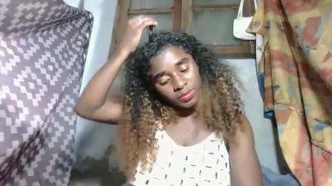 yolandrina05 online show from September 2025 07:37:02 PM