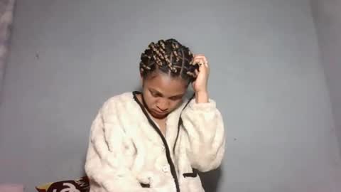 yolandrina05 online show from September 2025 05:16:01 PM