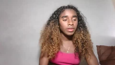 yolandrina05 online show from October 2025 06:39:01 PM