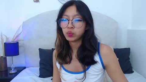 Yommi Winx online show from February 2025 10:23:02 PM