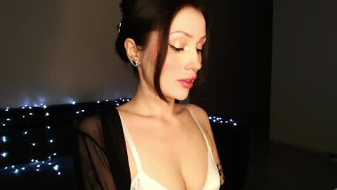 Snapshot of you_deserve chatting on April 2026 09:19:01 PM Sophie online show from April 2026 09:19:01 PM