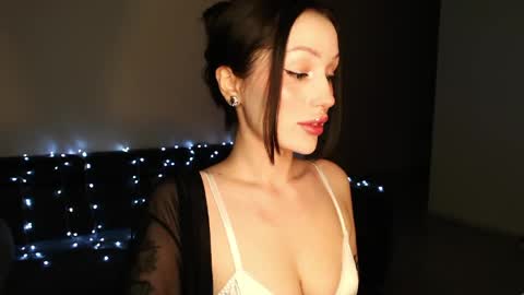 Snapshot of you_deserve chatting on April 2026 09:43:01 PM Sophie online show from April 2026 09:43:01 PM