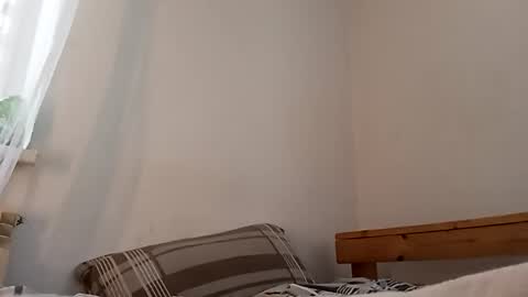 Snapshot of younh23wood chatting on June 2026 05:32:02 AM younh23wood online show from June 2026 05:32:02 AM