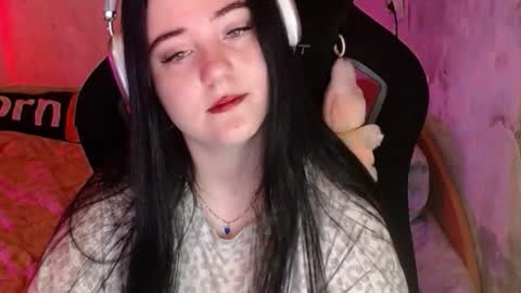 your_8a8y online show from December 2025 12:32:01 PM