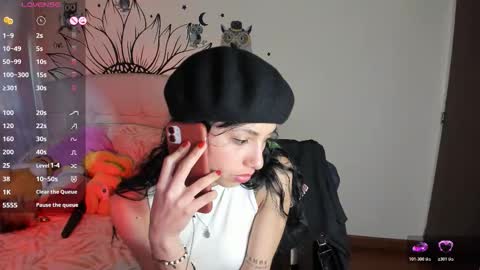 mia3 online show from November 2025 08:20:01 PM