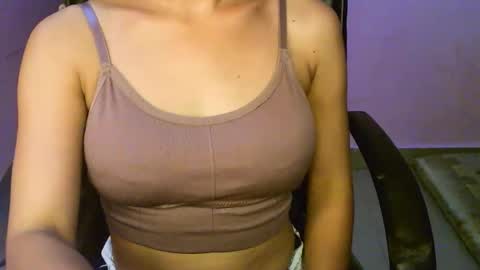 Snapshot of your_charming_baby chatting on April 2026 02:11:02 PM your_charming_baby online show from April 2026 02:11:02 PM