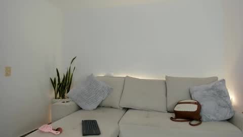 Eliza online show from February 2025 10:31:01 PM