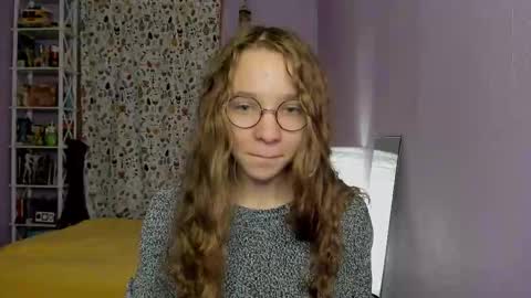 Leslie online show from September 2025 05:03:01 PM